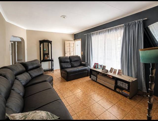 5 BEDROOM HOUSE FOR SALE IN BRACKENDOWNS